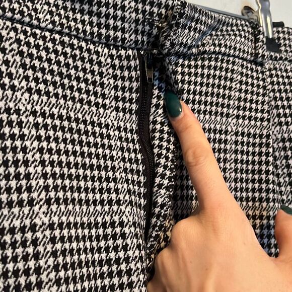 Love Tree Women's Black and White Houndstooth Stretch Trouser Pants - Picture 3 of 7